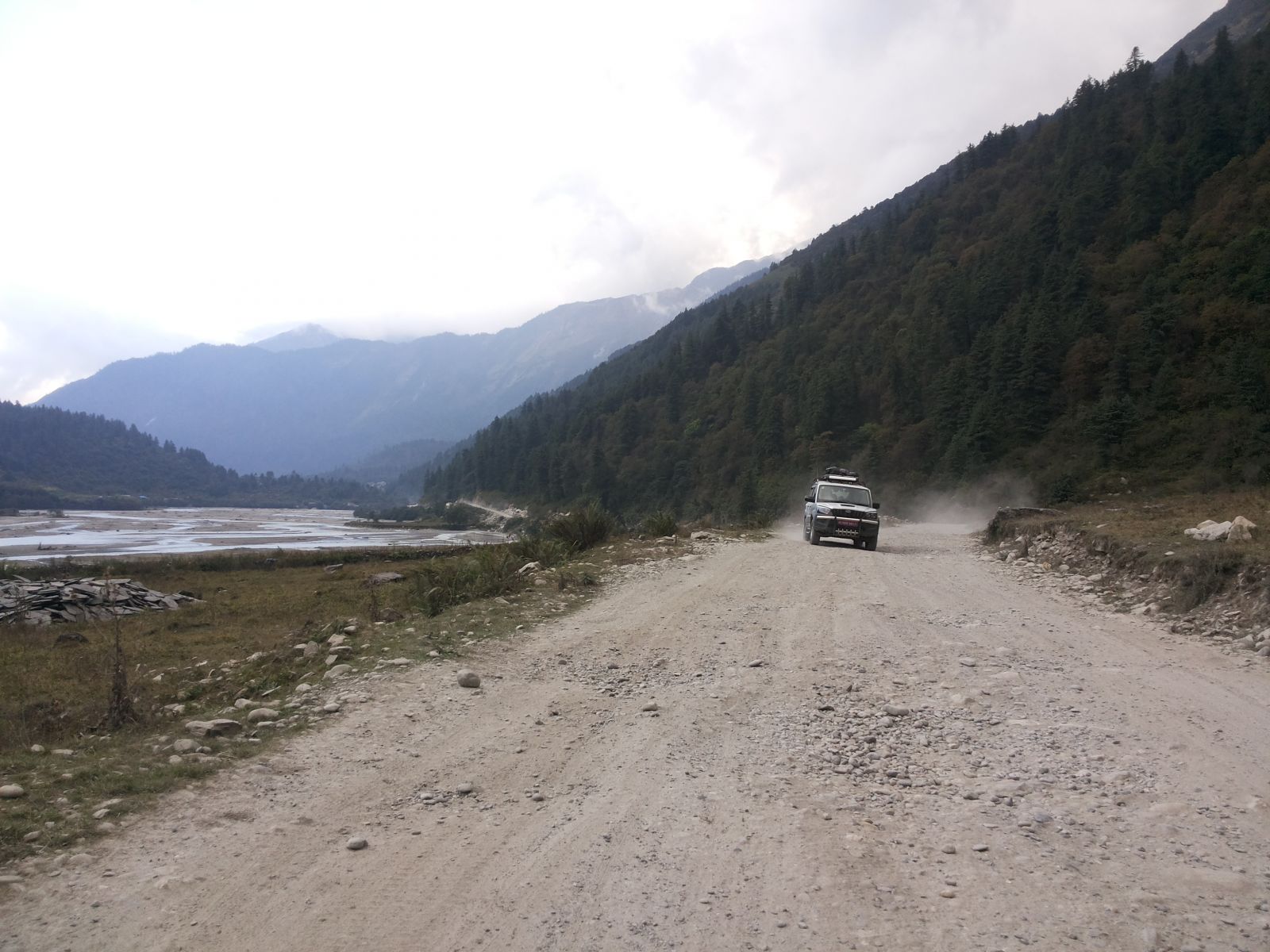 राष्ट्रिय गौरवको आयोजना कालीगण्डकी करिडोरको बेनी-जोमसोम सडकमा चैतबाट कालोपत्र