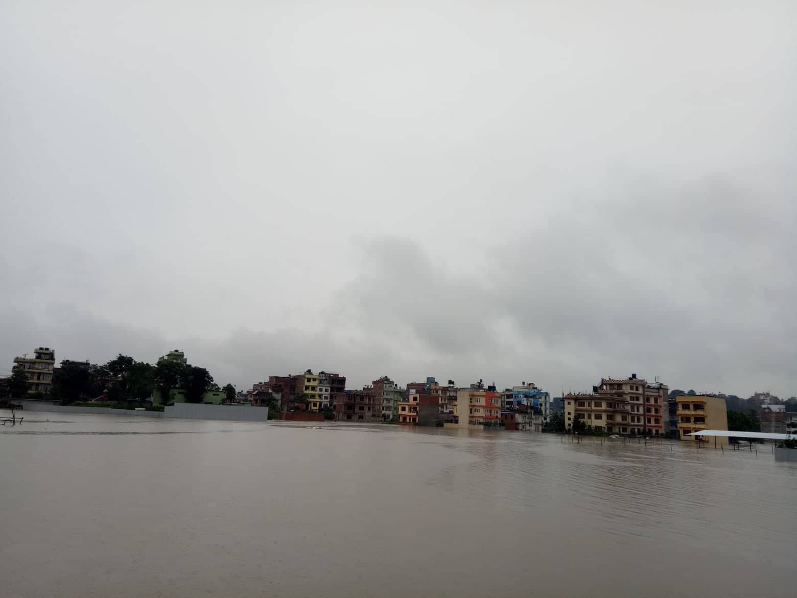 हनुमन्ते खोलाको बाढीले भक्तपुरका बस्ती डुबानमा, बिहीबार दिनभर नै मौसम सक्रिय रहने