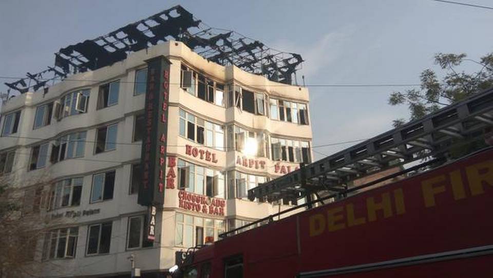 नयाँ दिल्ली स्थित अर्पिट प्यालेसमा आगलागी, १७ जनाको मृत्यु