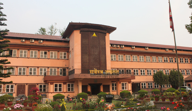 सरकारले पदमुक्त गरेका तीन पदाधिकारीको मुद्दामा सुनुवाइ हुँदै, के गर्ला सर्वोच्चले?