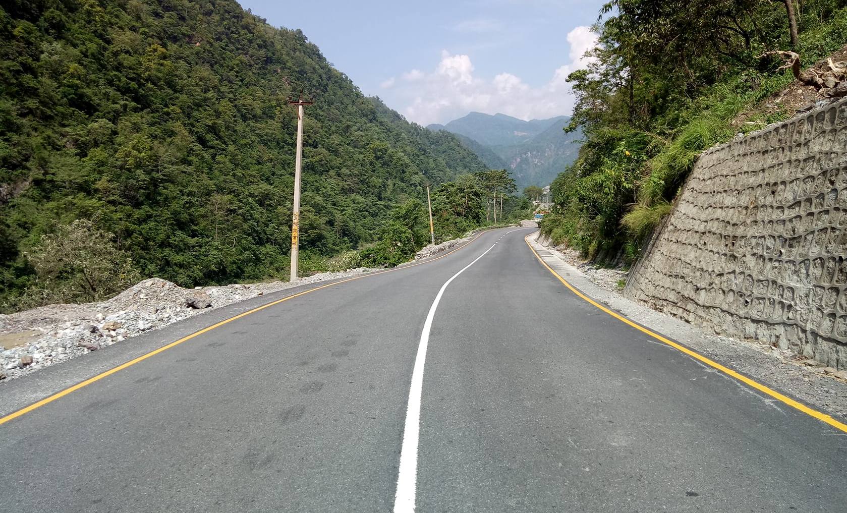 पहिरोले अवरुद्ध नारायणगढ मुग्लिङ सडक सञ्चालनमा