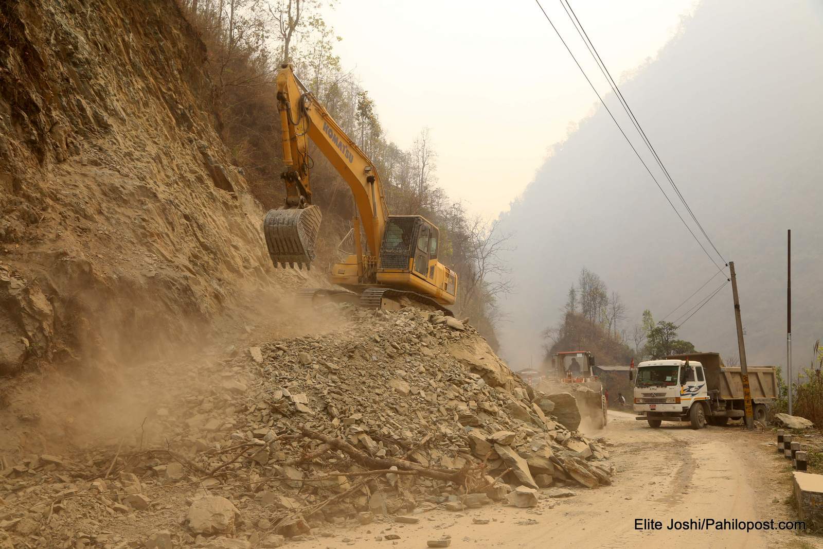 चार घन्टा सवारी रोके पनि नारायणगढ-मुग्लिन सडकखण्डको काम कछुवा गतिमा