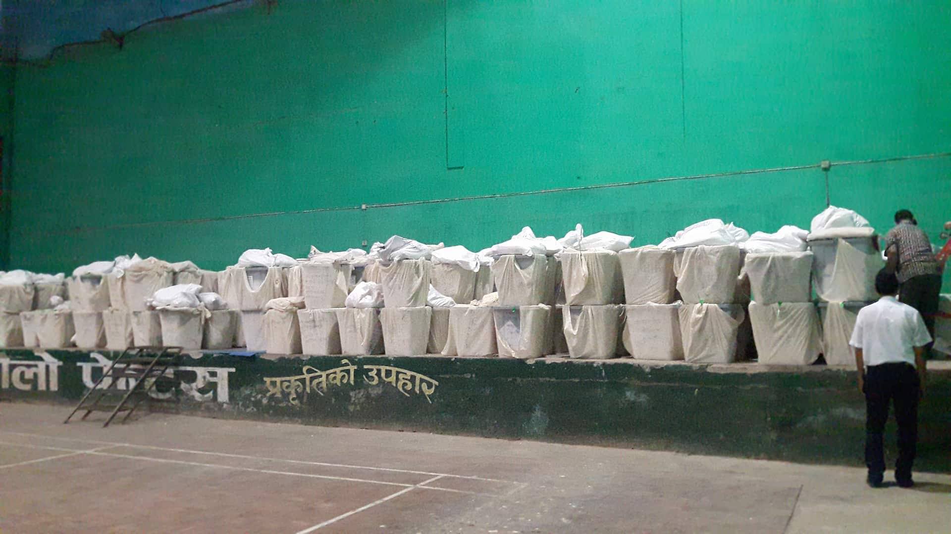 मतपेटिका बोक्न हेलिकप्टर स्ट्याण्डबाई, भारतसँगका नाका बन्द