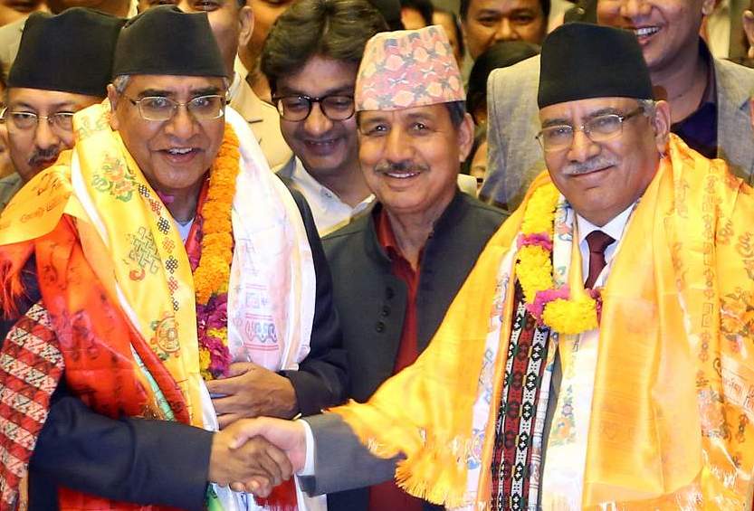 प्रचण्ड चितवनतिरै अलमलमा, देउवा पनि चितवन जाँदै; दुई नेताको होला भेट?