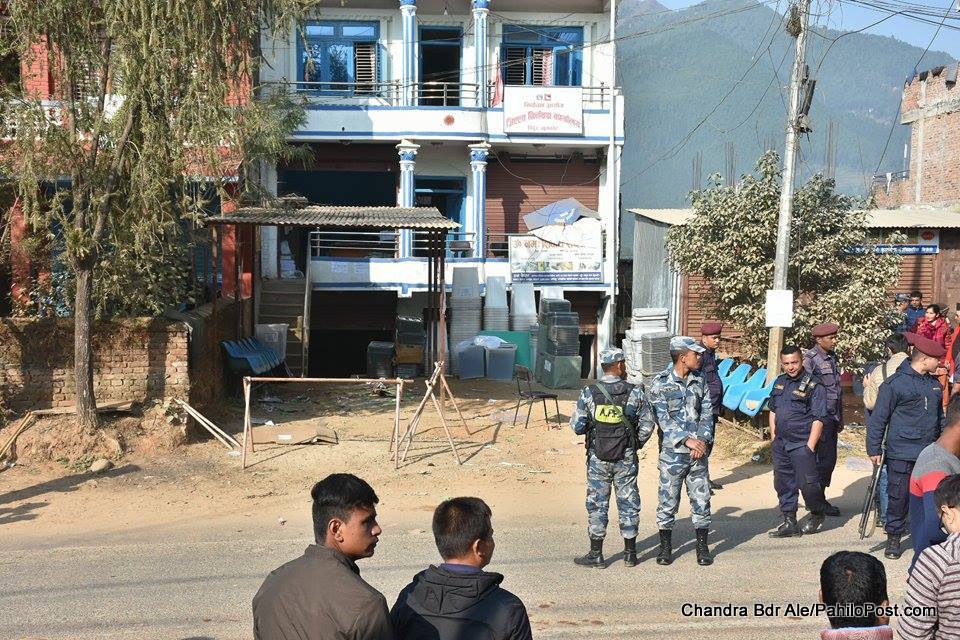 नुवाकोटमा सवारीमा जोरबिजोर प्रणाली, नाकाबाट हिँडेर पनि जिल्ला छिर्न निषेध