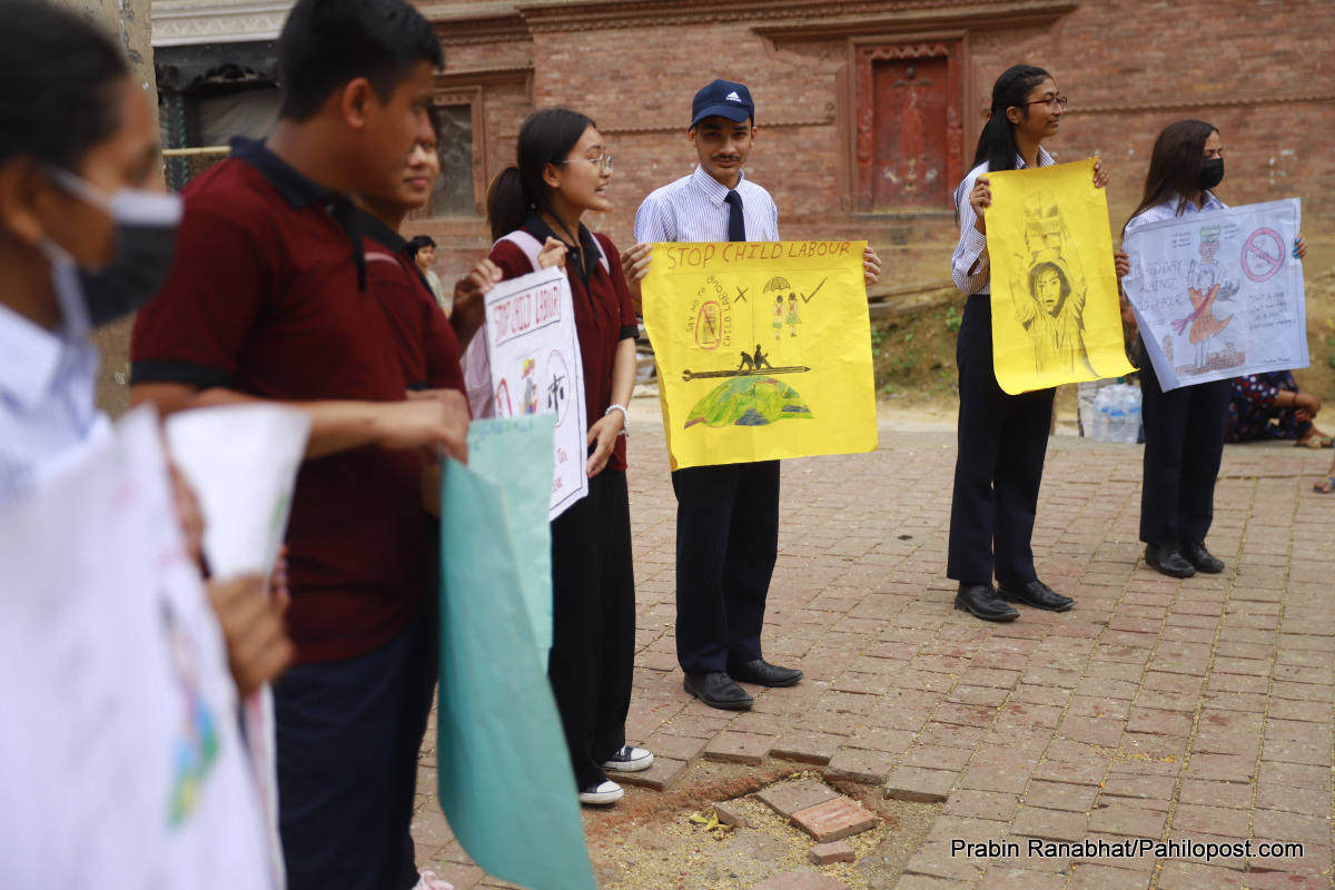 नेपाललाई बालश्रम मुक्त बनाउन विद्यार्थीहरुको माग, बसन्तपुरमा अधिकार माग्दै प्रदर्शन