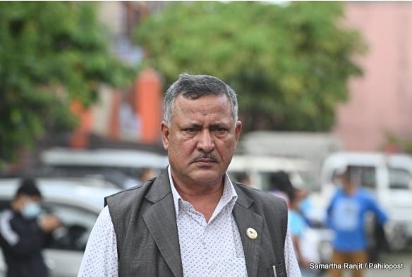 ओलीले गरेको कारवाही रोक्न माग गर्दै माधव पक्षका सांसद पुगे संसद सचिवालय