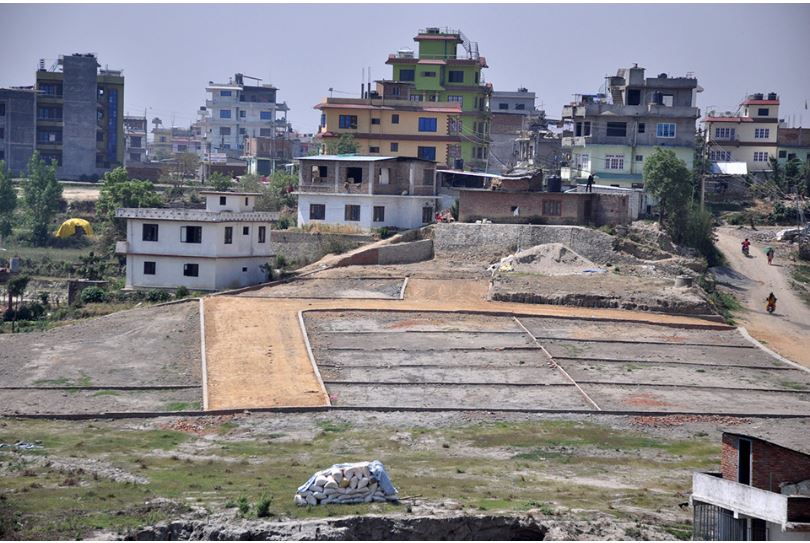 बैंकमा तरलता अभावको चोट रियल स्टेटमा, घरजग्गा कारोबारमा लाग्यो ब्रेक