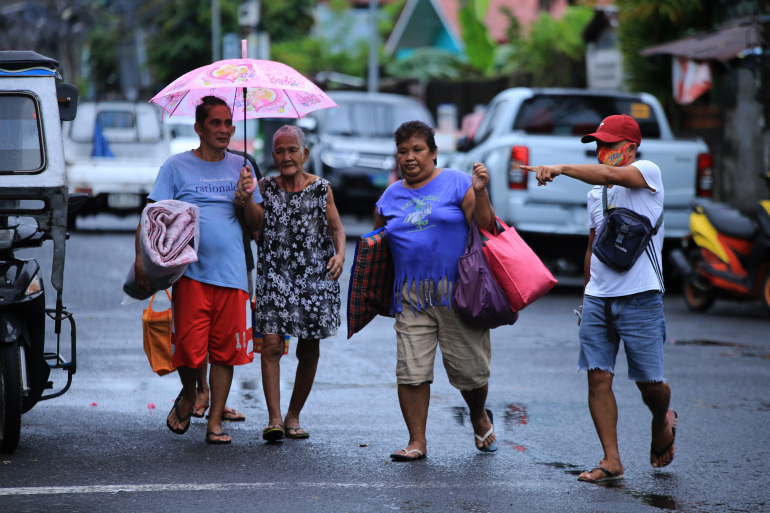 फिलिपिन्समा आँधीका कारण हजारौं मानिस विस्थापित