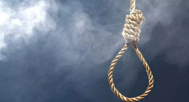 क्वारेन्टाइनमा झुन्डिएर आत्महत्या गरेका पुरुषमा कोरोना पोजेटिभ, राति नै जंगलमा लगेर अन्त्येष्टि