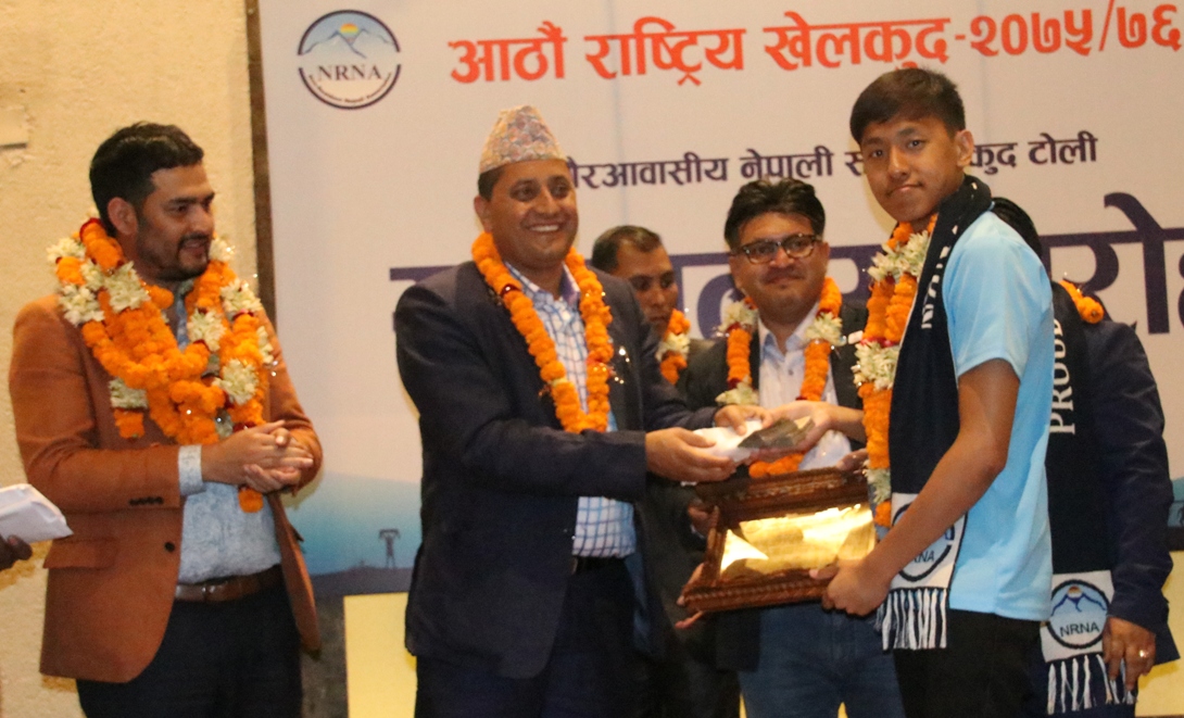 पाँच स्वर्ण जितेका नाथनसहित पदक विजेता एनआरएनए खेलाडी नगदबाट सम्मानित