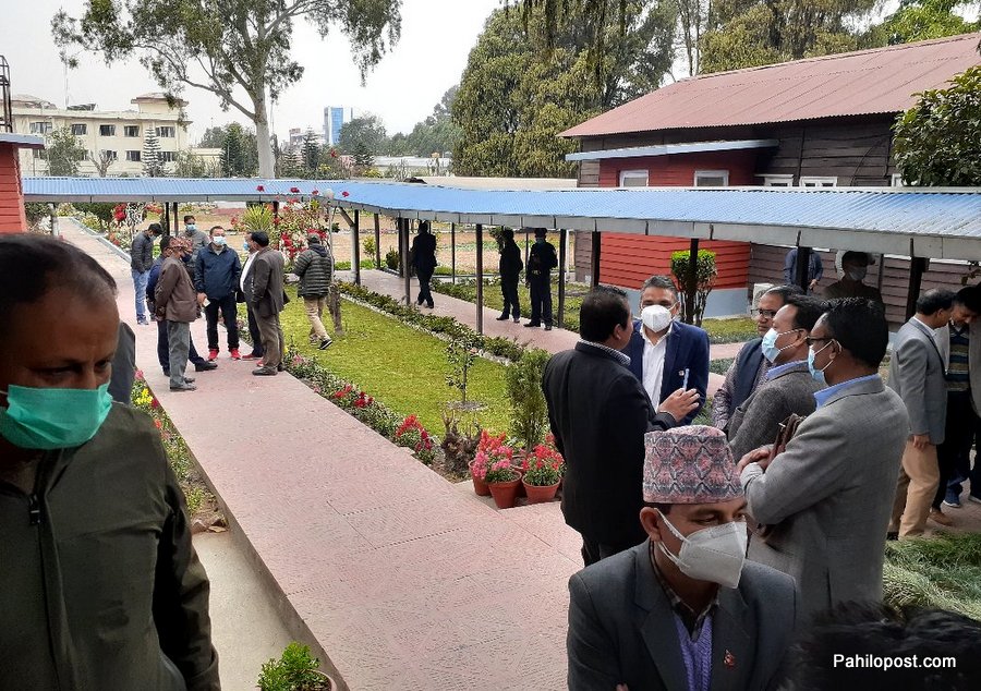 संसदीय दलको नेता प्रचण्ड चयन भएको सूचना संसदमा भएन दर्ता, हस्ताक्षर प्रमाणिकरणमा जुटे सांसद