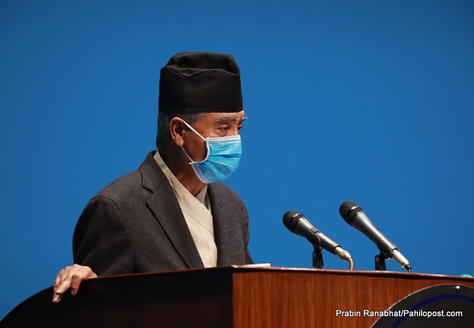 नजिकका व्यापारी पोस्न जनताको ज्यान दाउमा लगाएको देउवाको आरोप, ओलीलाई भने : छातीमा हात राखेर आफैँसँग सोध्नुस् 