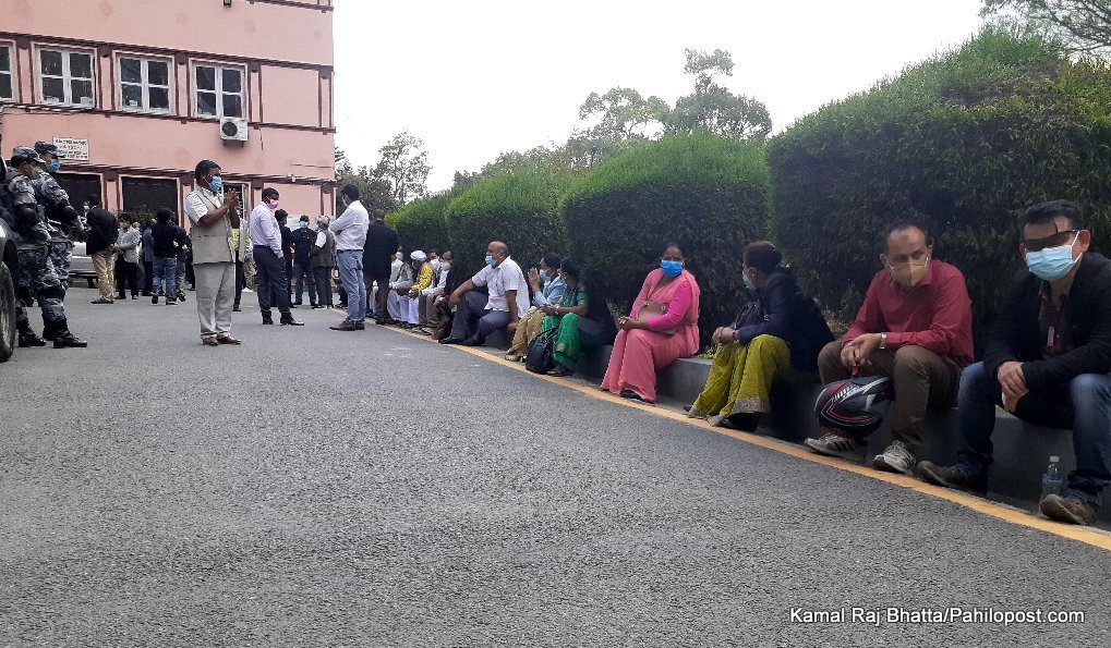 प्रतिनिधिसभा पुनर्स्थापनाको मागसहित मुद्दा हाल्ने ११ सांसदलाई एमालेले सोध्यो स्पष्टीकरण