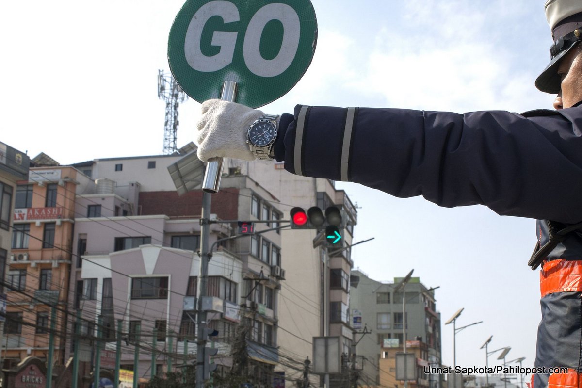 के निषेधाज्ञाको समय ट्राफिक लाइटको प्रयोग नगर्नु पर्ने हो ?