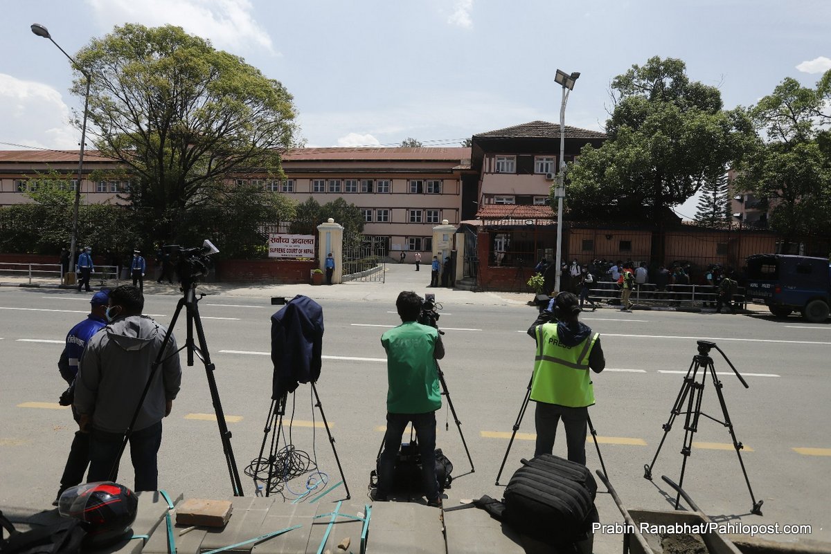 वकिलहरुको दावी : मध्यरात शीतल निवासमा जालसाजी