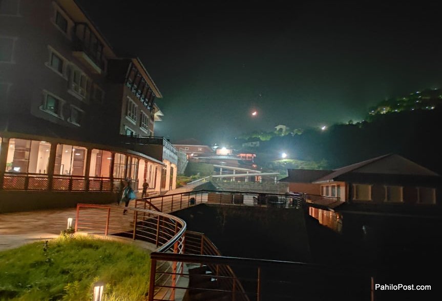 माधव नेपाल समूहका नेता बसेको चन्द्रागिरि हिल्सलाई जिल्ला प्रशासनको स्पष्टिकरण, जात्राको भिडभाडमा भने रहेको थियो मौन