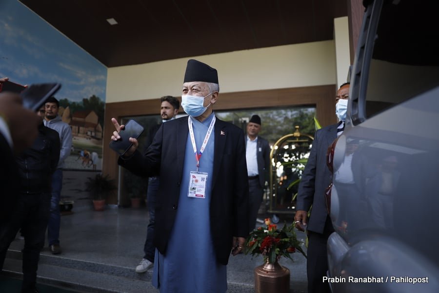 रिसोर्टबाट निस्किएर नेम्वाङले भने : अडान यथावत छ, ओलीलाई छिटो बन्दसत्र स्थल आउन भनेका छौं