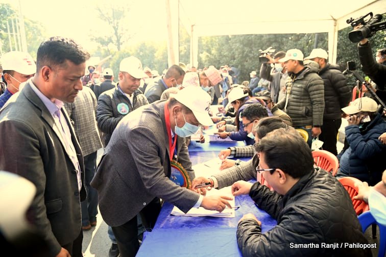 देउवा, प्रकाशमान र शेखरले गरे मतदान,  यस्तो छ मतदानस्थलको दृश्य