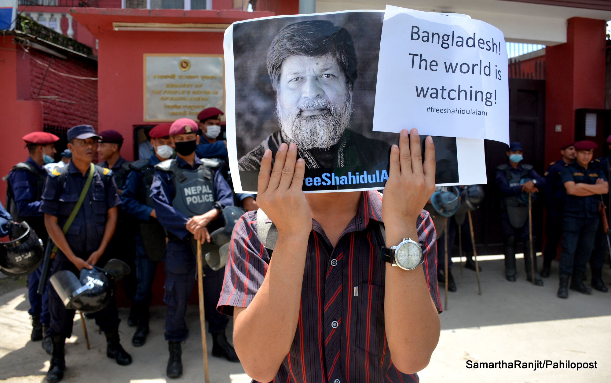 शाहिदुल रिहाईको माग गर्दै बंगलादेशी दुतावासमा नेपाली फोटोपत्रकारले गरे प्रदर्शन