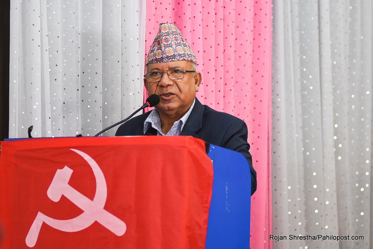 जबजप्रति प्रतिवद्धता जनाउँदै माधव नेपालको राजनीतिक प्रतिवेदनले भन्यो : राजतन्त्रपरस्त शक्तिसँग केपी ओलीको साँठगाँठ