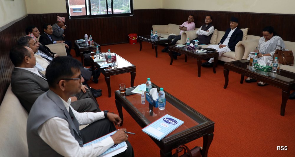 बालुवाटारमा गठबन्धनका शीर्ष नेतासहित कार्यदलमा छलफल, सिट बाँडफाँटमा सकस