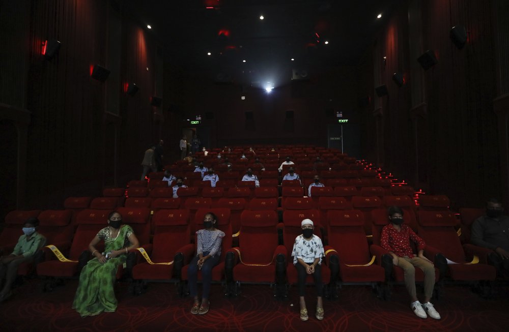 ७ महिनापछि भारतमा खुल्यो सिनेमा हल, दर्शक नहुँदा कर्मचारी र गार्ड नै बसे फिल्म हेर्न