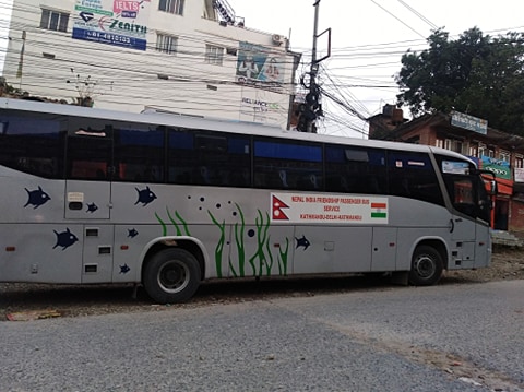काठमाडौंमा अलपत्र परेका भारतीय लिएर दैनिक ३० बस भारततिर