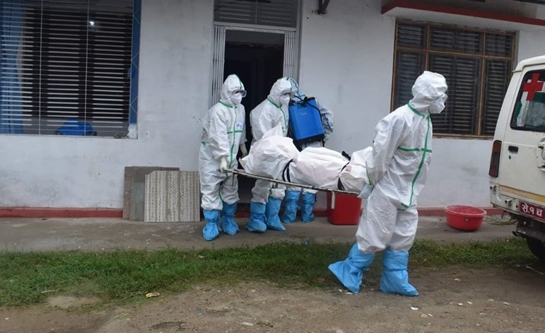 आइसीयूमा नराख्दा कोभिड-१९ संक्रमितको मृत्यु, अस्पतालमा आइसीयू छ, जनशक्ति छैन