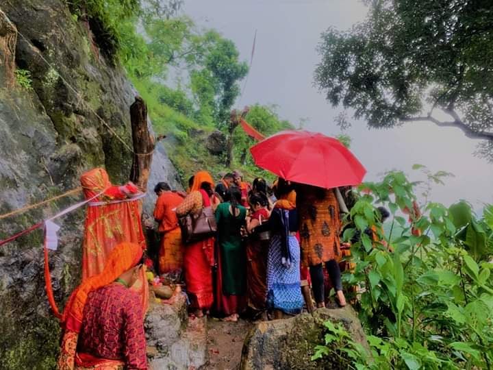 ठोरीको सीता गुफामा पूजाअर्चना, गुफा माथिको सीमाको पिलर एसएसबीले उखेल्यो