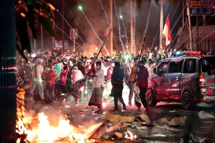 इन्डोनेसियामा राष्ट्रपति विडोडो विरुद्ध प्रदर्शन चर्किँदै, सामाजिक सञ्जालमा प्रतिबन्ध