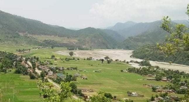 सेती नदीमा नहाउने क्रममा बगेर २ जना स्वास्थ्यकर्मी बेपत्ता