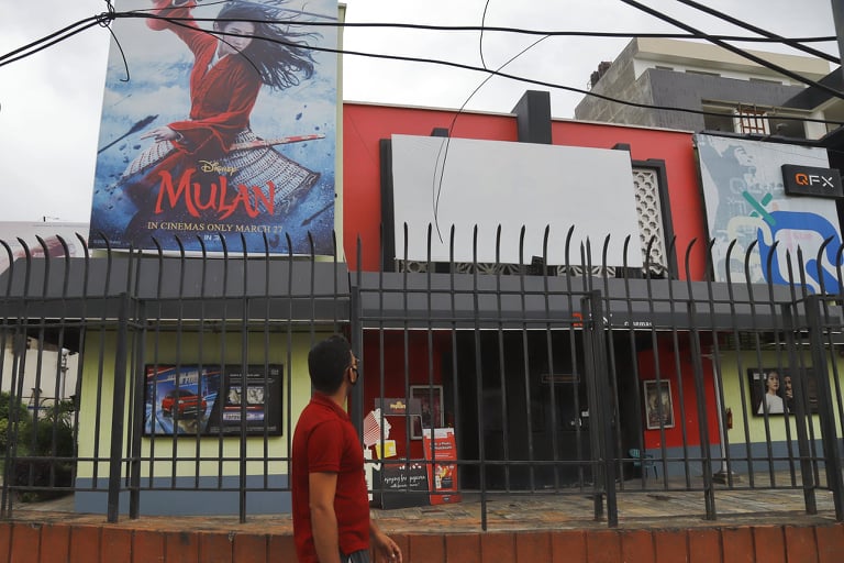 ठूलो पर्दाबाट एपमा अट्दै सिनेमा : नेपाली फिल्म उद्योगमा सिफ्ट कहिले?