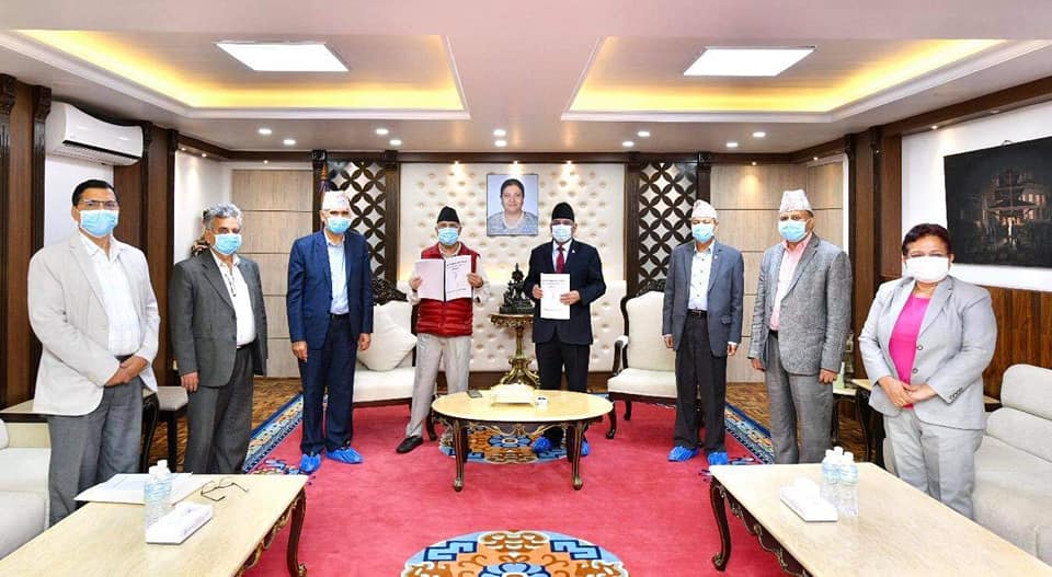 नेकपा कार्यदलको ‘टालटुले’ प्रतिवेदन:  माधव नेपाल असन्तुष्ट,‘विवाद समाधन होइन्, ढाकछोप’