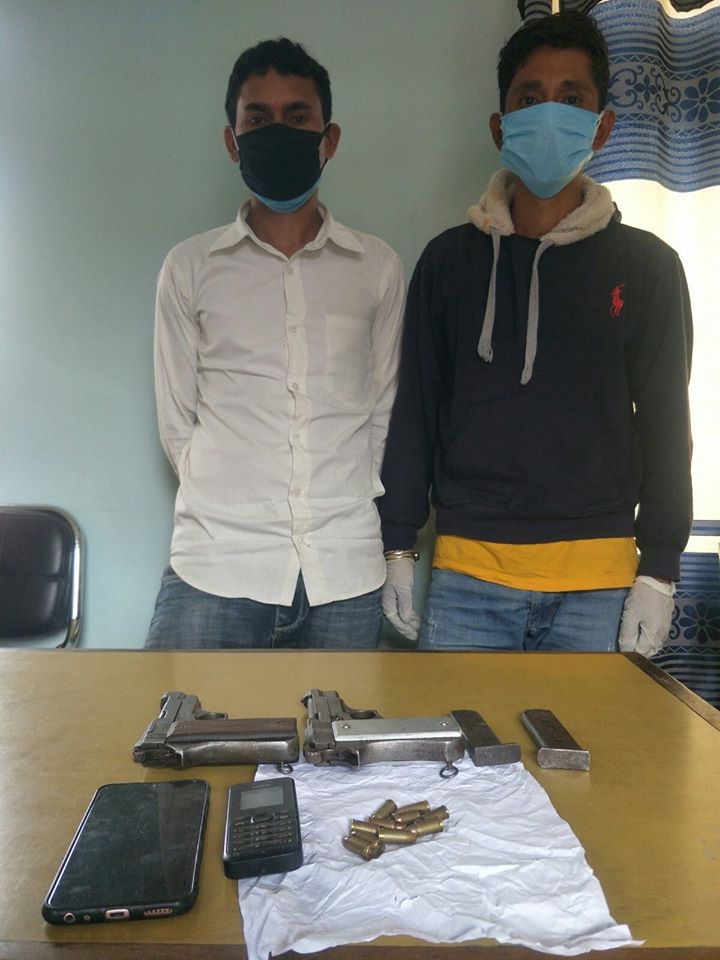 माछापोखरीबाट दुई थान पेस्तोलसहित दुई जना समातिए