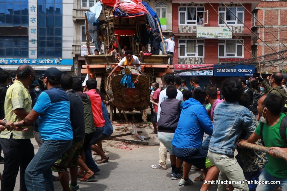 विद्रोह कि बहुलठ्ठी पारा? : निषेधाज्ञा तोडेर रातो मछिन्द्रनाथको रथ तान्ने प्रयास  