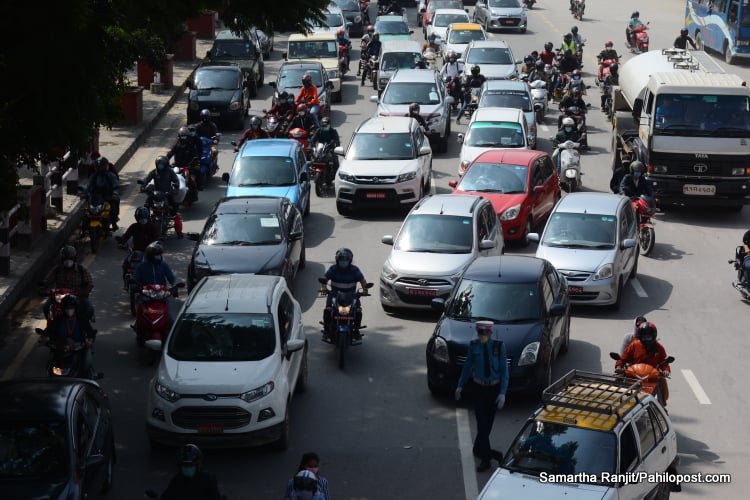 उपत्यकाका सडकमा भिड, यात्रु कम भए पनि गुडे बस