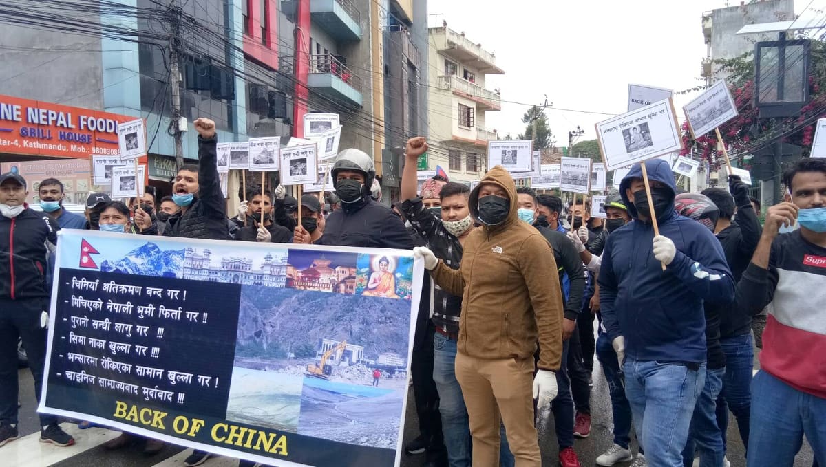 'ब्याक अफ चाइना' भन्दै चिनियाँ दूतावास अगाडि हुम्लामा सीमा मिचिएको विरोधमा प्रदर्शन
