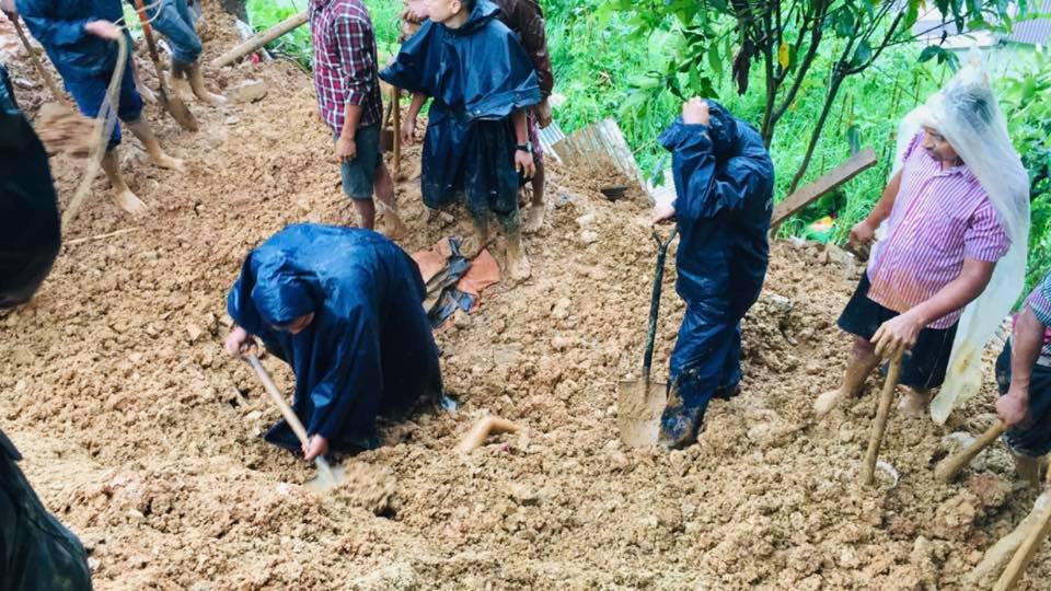 स्याङ्जामा पहिरोमा परेर मर्नेको संख्या ८ पुग्यो, २ जना अझै वेपत्ता