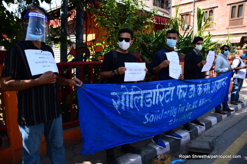 डा केसीको पक्षमा नक्सालमा नारा, ‘खड्ग ओली सरकार सत्याग्रहीसँग वार्ता गर’