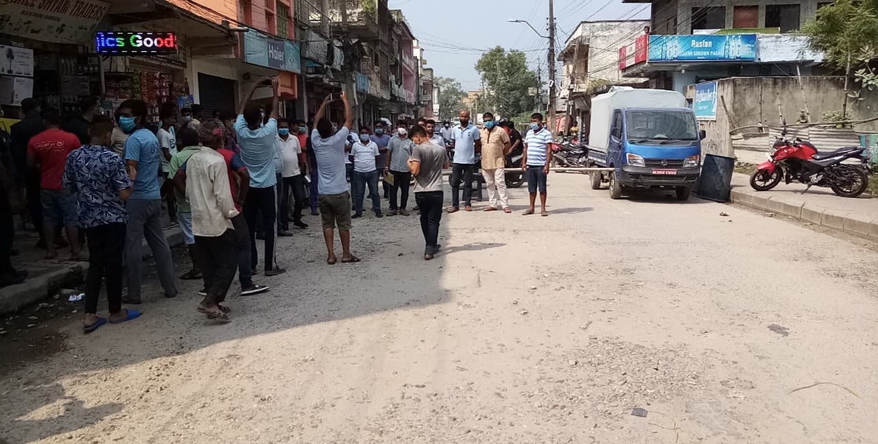 माइस्थान–गीता मन्दिर सकड बिग्रिँदा वीरगंजका व्यवसायीद्वारा चक्का जाम