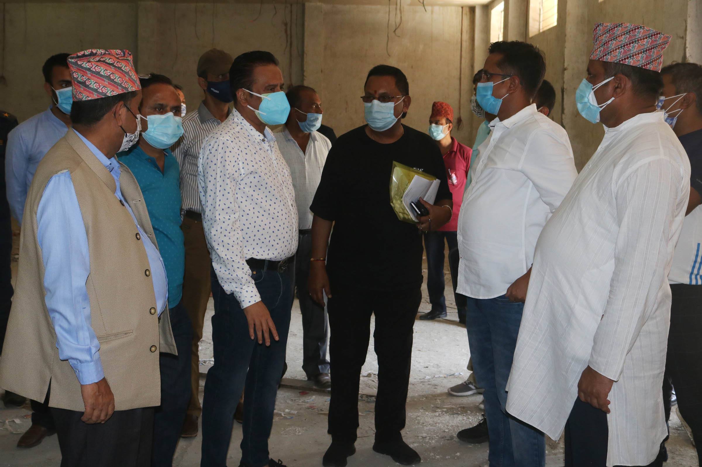 संक्रमणको अवस्था हेरेर तयारीका काम गरिरहेका छौँः मन्त्री घिमिरे