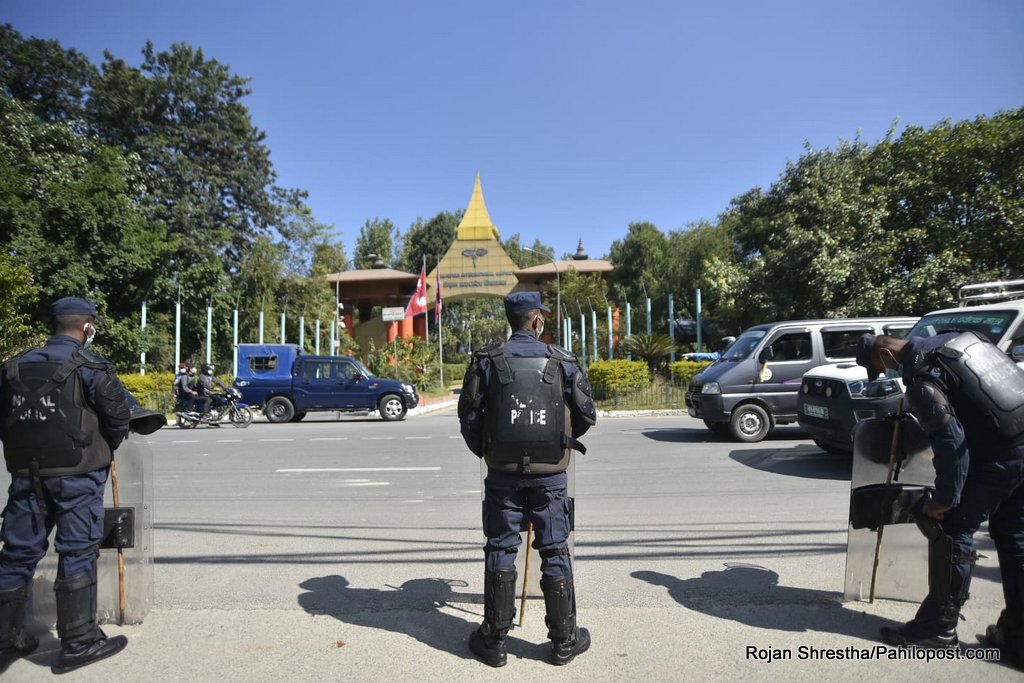भारतीय सेनाध्यक्ष नरावणे काठमाडौं ओर्लिए, सडकमा उभिनसमेत लगाइयो रोक