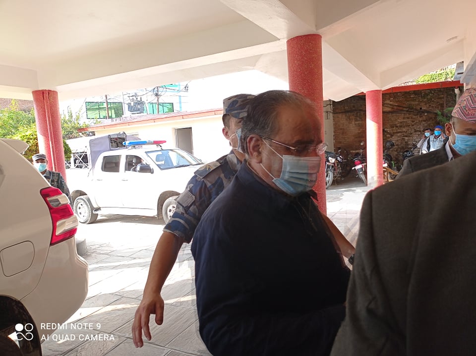 प्रधानमन्त्रीलाई दबाब दिन सामूहिक भेट गर्ने प्रचण्डले बोलाएको सचिवालय बैठकको निर्णय