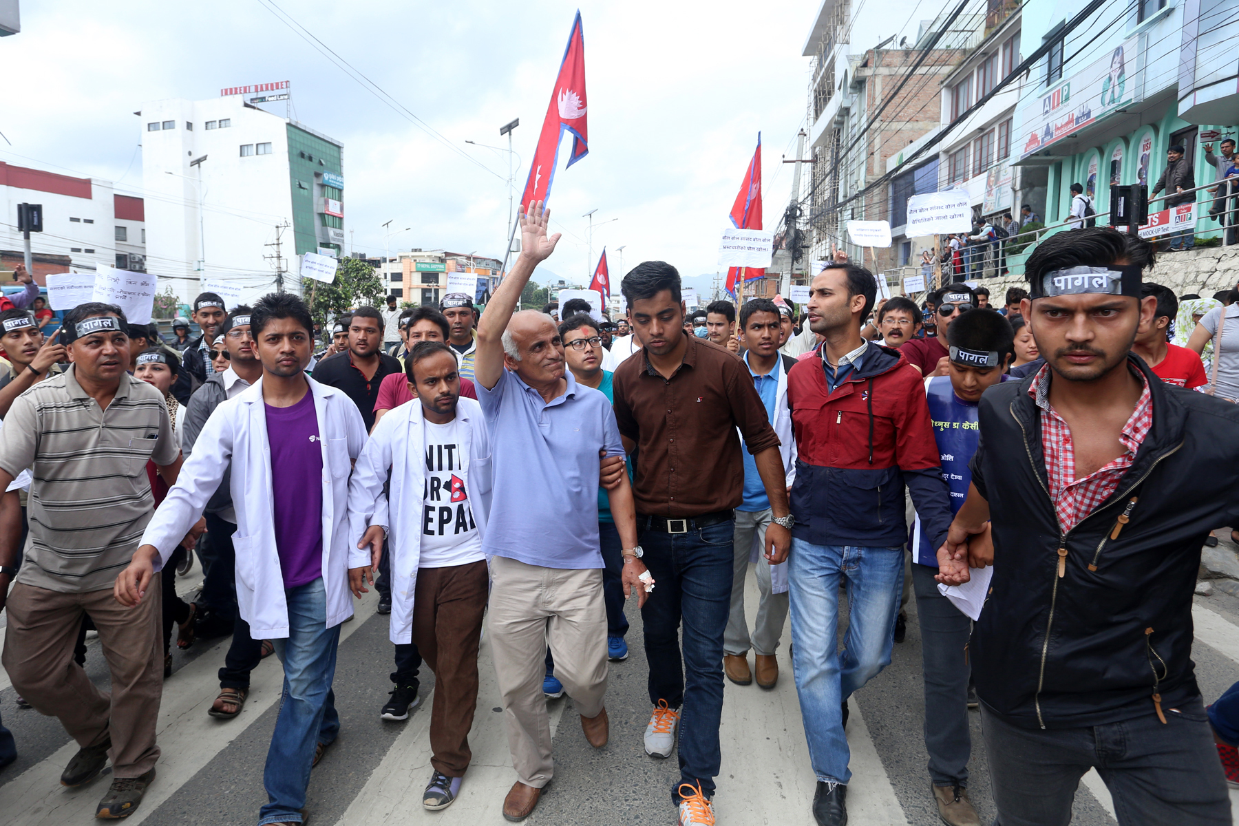 लोकतन्त्र कि लोकमान? सांसदलाई चुनौती दिएका डा. केसीले भने- लोकमान 'भ्रष्टाचारको नायक'  