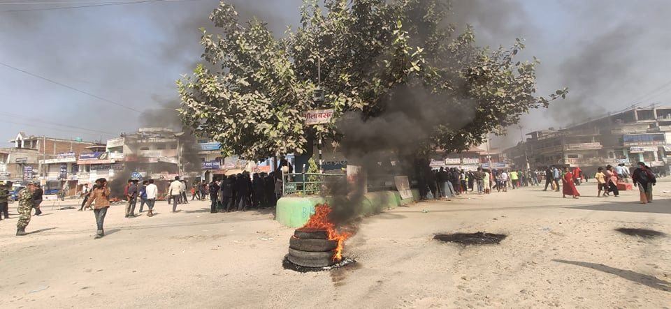 महोत्तरीमा प्रर्दशनका क्रममा प्रहरीको गोली लागेका एक पुरुषको मृत्यु, एक जनाको अवस्था गम्भीर