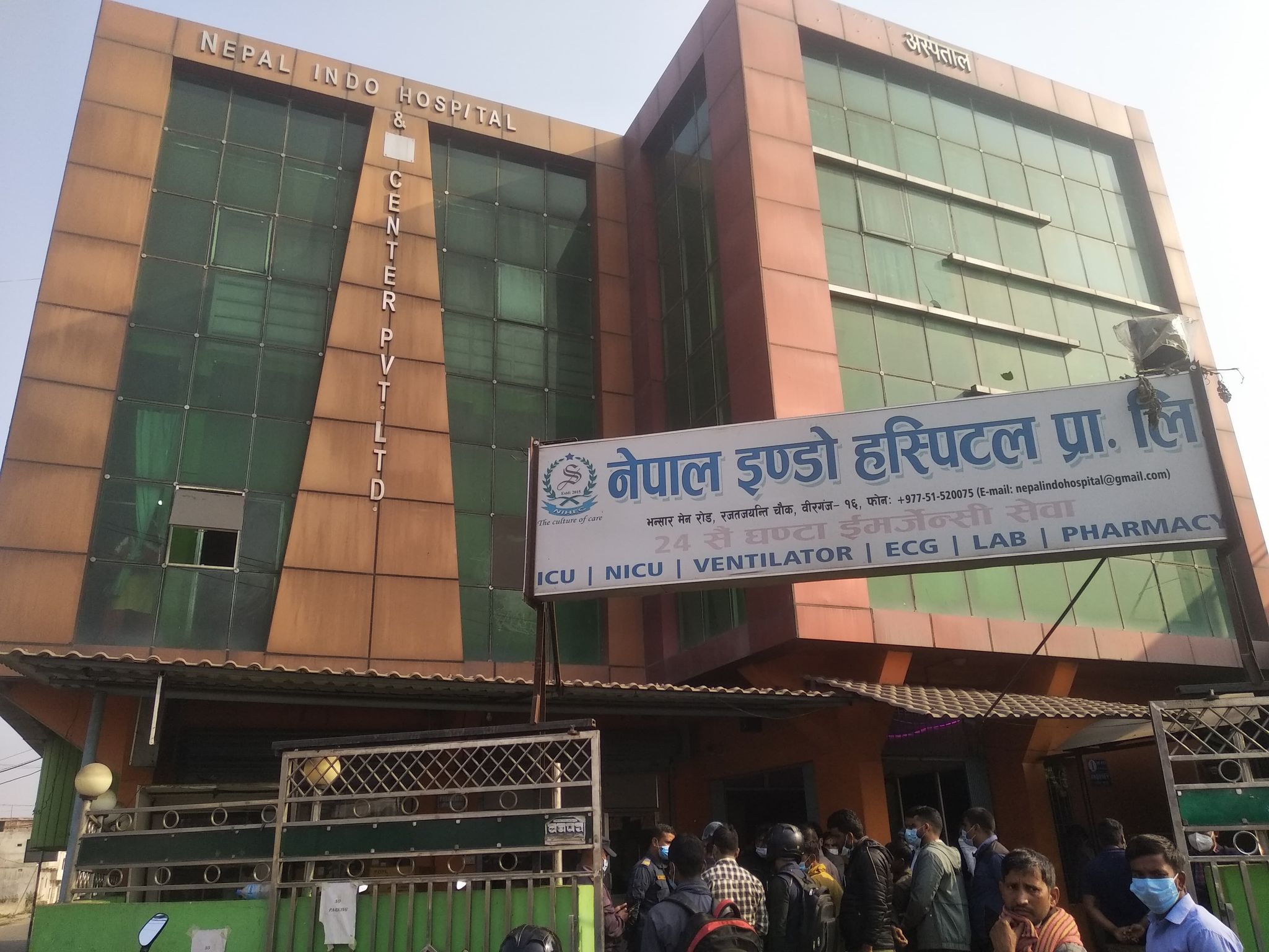मापदण्ड विपरीत सञ्चालन भएको भन्दै इन्डो नेपाल हस्पिटलमा प्रशासनको छापा, कागजपत्र नियन्त्रणमा