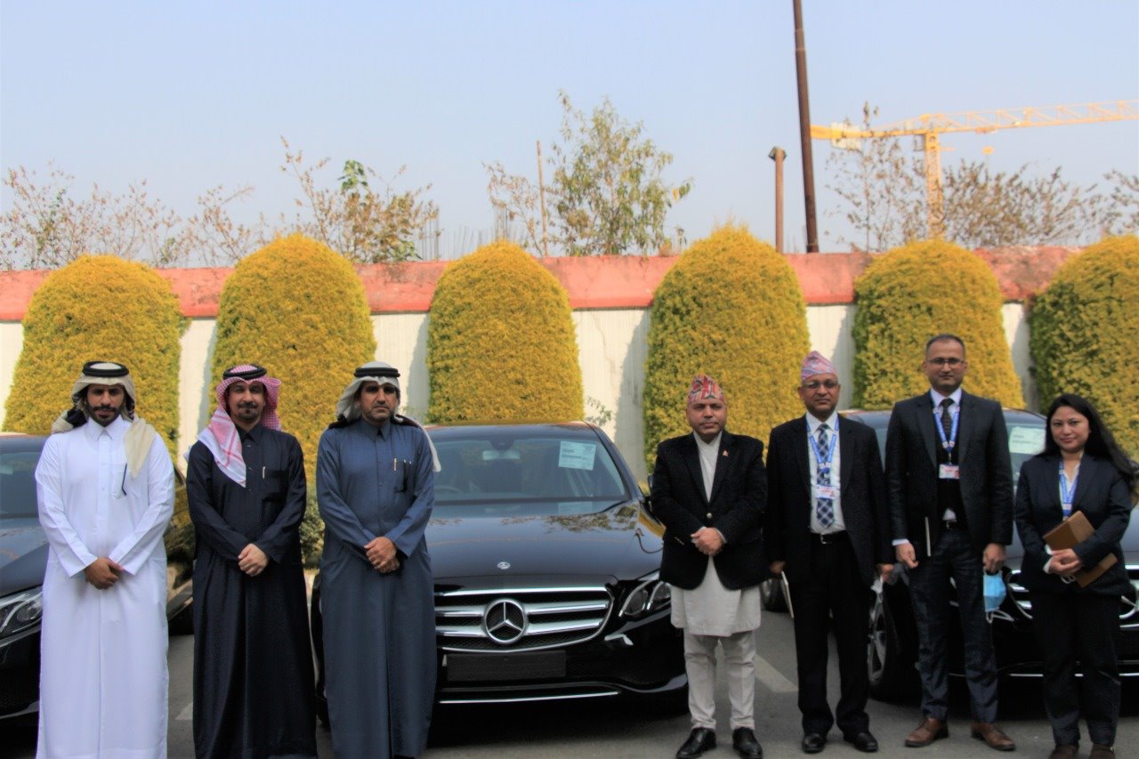 कतार सरकारले नेपाललाई उपहारमा दियो तीन वटा मर्सिडिज कार