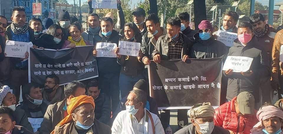 उखु किसानलाई नेविसंघको साथ, ‘सरकारले किसानको आँसु देखेन’