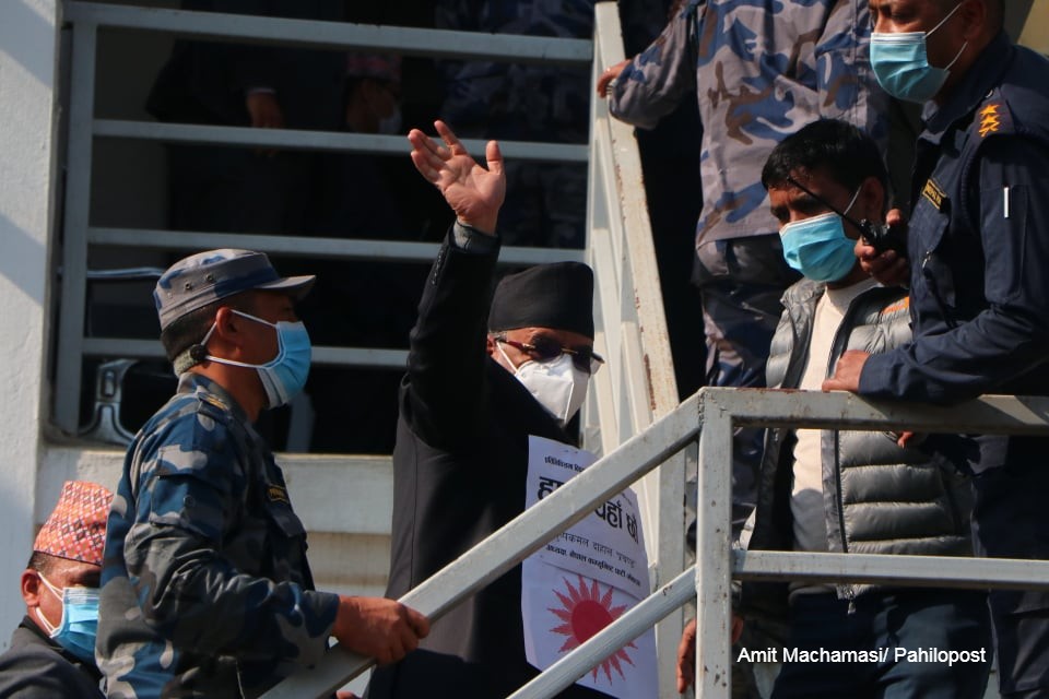 नेकपा र सूर्य चिह्नमा प्रचण्ड-नेपाल समूहको दाबी, 'मास्क लगाएर आएका छौँ आवश्यक परे मास्क खोलेर पनि आउँला'